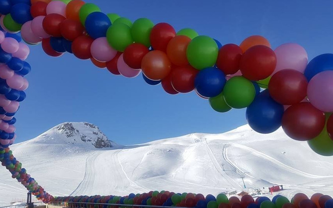 Hakkari “Merga Bütan Kayak Merkezi”nde düzenlenen kar festivali!