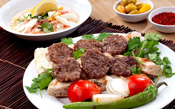 Antalya’da en lezzetli köfte – piyaz nerelerde yenir?